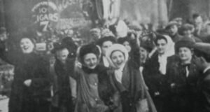 El origen del slogan feminista «Queremos pan y también rosas»