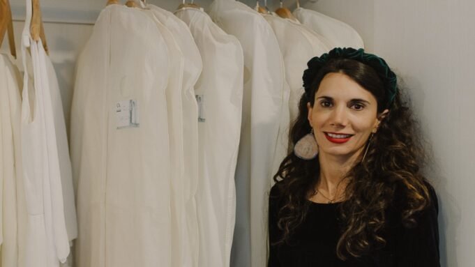 Carolina Anich: hilvanar sueños, diseñar vestidos de novia