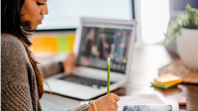 ¿Profesores agotados? Fundación Chile y educarchile inician consulta