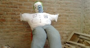 Rituales populares para atraer la buena suerte el fin de año Monigote de año nuevo