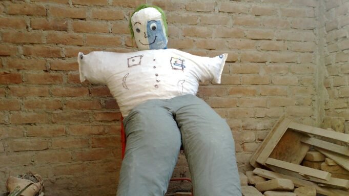 Rituales populares para atraer la buena suerte el fin de año Monigote de año nuevo