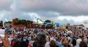 Un rosario por la familia se celebró en Montevideo Rosario de Globos se eleva por los aires