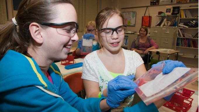 TREMENDAS CONMEMORA EL DÍA INTERNACIONAL DE LA MUJER Y LA NIÑA EN LA CIENCIA