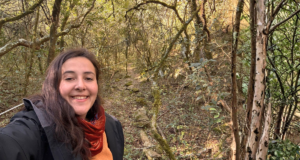 Analía Flores, docente: El desafío de transformar la educación ambiental Analía Flores, educadora y creadora del proyecto Plumula Educación y Naturaleza