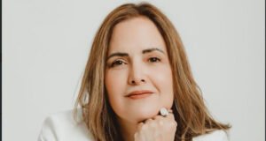Laura Santander: La mujer sigue cargando con una mochila invisible