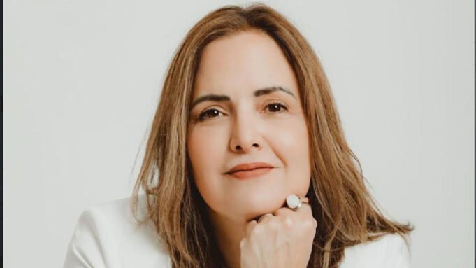 Laura Santander: La mujer sigue cargando con una mochila invisible